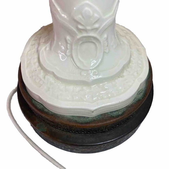 VTG Embossed Ceramic And Brass Leviton Table Lamp Fleur De Lis Vines Medallion - Picture 13 of 16